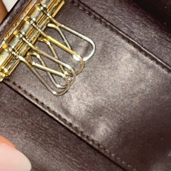 Louis Vuitton Amarante Vernis 4 Ring‎ Key Holder - Picture 10 of 14